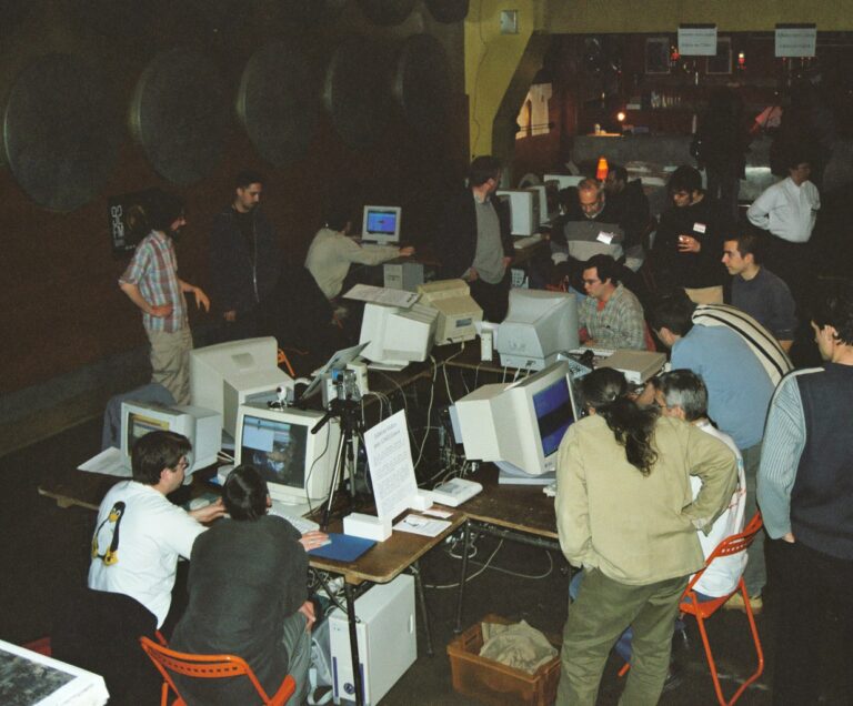 Linux Party 7 - Salle des Postes - Vue Fond