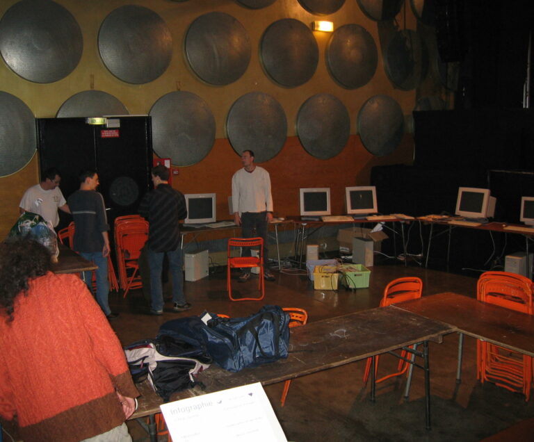 Linux Party 9 - Salle des Postes - OLYMPIC