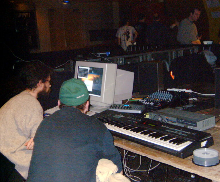 Linux Party 10 - Salle des Postes - Stand MAO