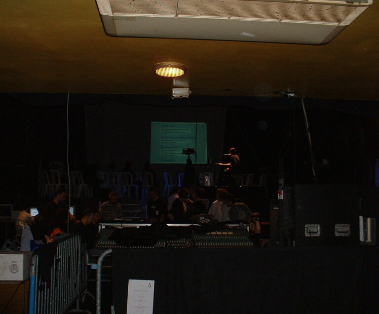 Linux Party 8 - Salle des Postes - OLYMPIC