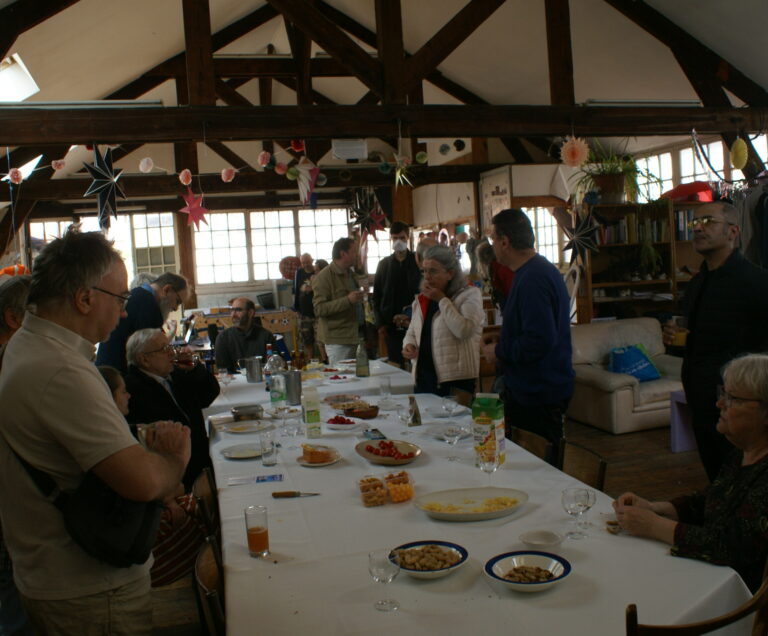 Anniversaire des 25 ans -Tablée avec une partie des invités vue Avant Anniversaire des 25 ans -Tablée 2 (CC-BY-NC-ND)