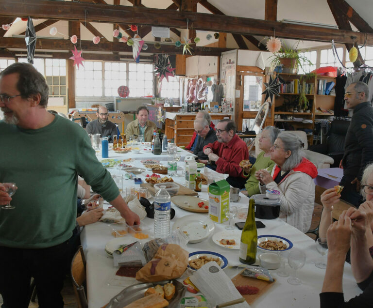 Anniversaire des 25 ans -Tablée avec une partie des invités vue Avant Anniversaire des 25 ans -Tablée 3 (CC-BY-NC-ND)